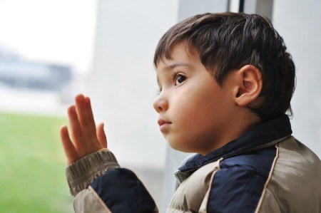 Jauhkan Pestisida Dari Anak-Anak
