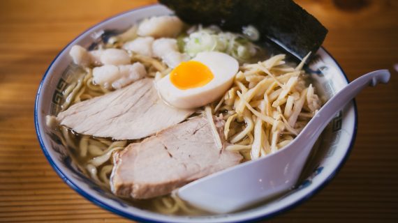 APAKAH PENDERITA DIABETES TETAP BISA MAKAN MIE INSTAN?