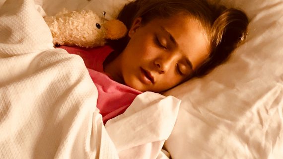 6 TIPS TIDUR BERKUALITAS UNTUK MENGONTROL BERAT BADAN