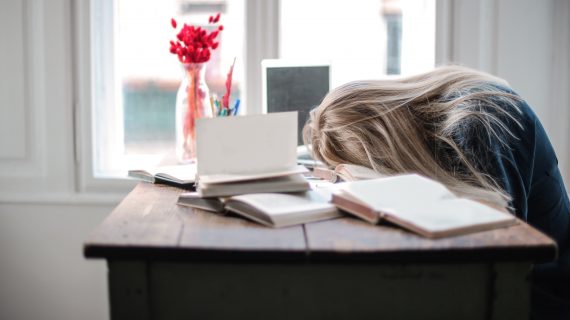 BENARKAH TIDUR SIANG BISA MENAMBAH BERAT BADAN?