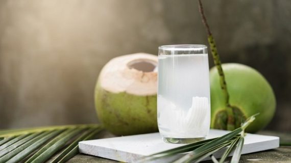 Manfaat dan Risiko Minum Air Kelapa untuk Penderita Diabetes